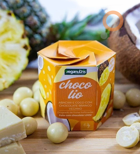 Drageado de coco liofilizado com chocolate ao leite de coco zero adição de açúcares…